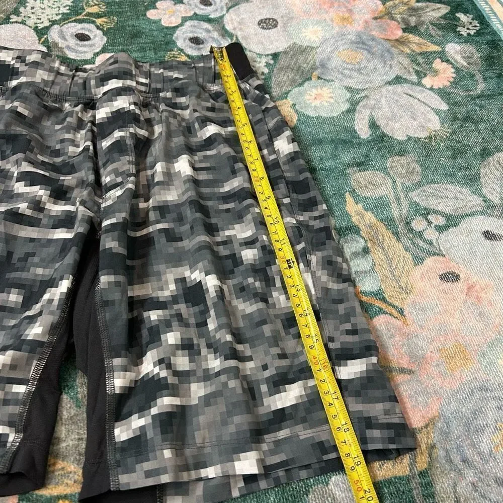 Lululemon Men’s Digital Camouflage Athletic Shorts Active Performance Black M